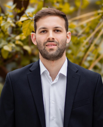 Headshot of Pedro Simon