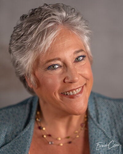 Nichola Dyer Headshot